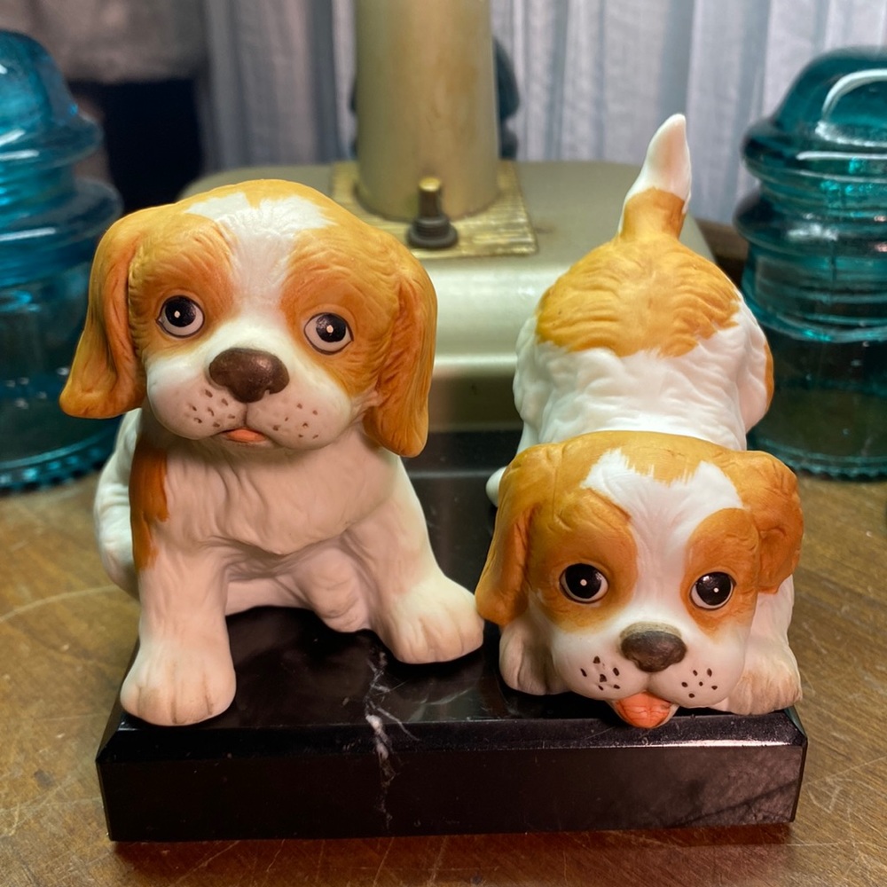 2 Vintage Homco Spaniel Dog Puppy Figurines Ruff and Tuff #1407 Home Interiors - Picture 1 of 12